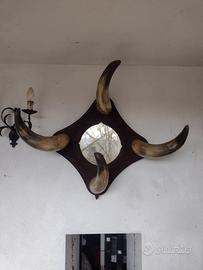 Specchio da parete decorativo con corni