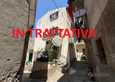 3 LOCALI A PAOLA