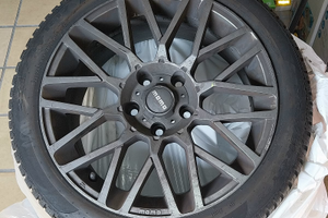 Treno Pirelli Power GY su cerchi MOMO Revenge 17"