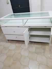 Arredamento negozio abbigliamento