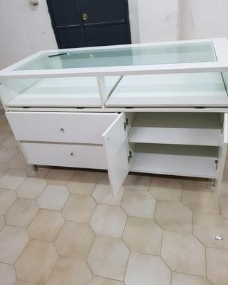 Arredamento negozio abbigliamento