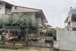 Villetta quadrifamiliare Carinaro