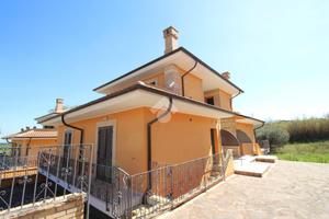 3 LOCALI A PETACCIATO