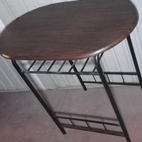 tavolo con struttura in metallo piano in legno 