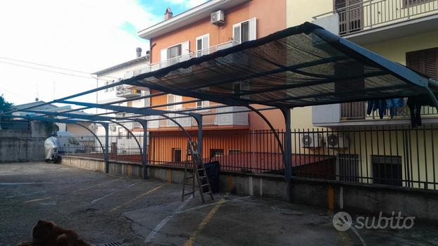 Tettoia in ferro zincato per parcheggi