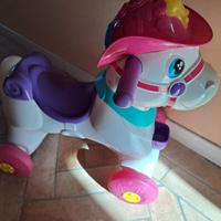 Pony da cavalcare per bimba