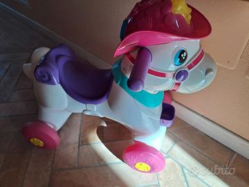 Pony da cavalcare per bimba