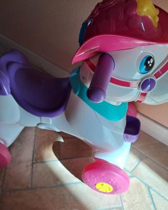 Pony da cavalcare per bimba