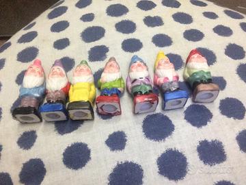 Sette nani in ceramica