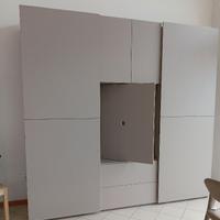 armadio con ante scorrevoli