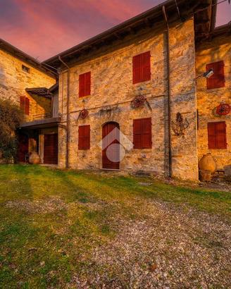 CASA DI CORTE A PALANZANO