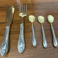 5 posate per servire i dolci