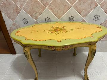 Tavolino antico in stile veneziano