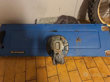 Portellone posteriore con supporto ruota di scorta