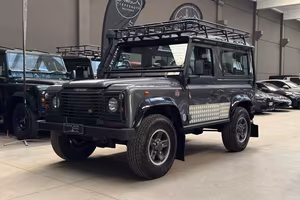 LAND ROVER Defender 90 2.5 Td5 S.W. Tomb Raider