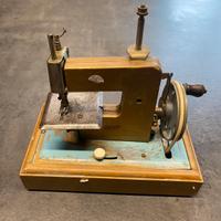 Antica macchina da cucire giocattolo BABY