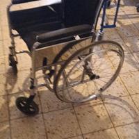 deambulatore nuovo mai usato+comoda + sedia a rote