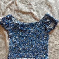 top corto blu con fiorellini bianchi S