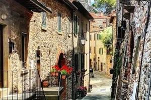 Casa indipendente di 130 m² con più di 5 locali a 