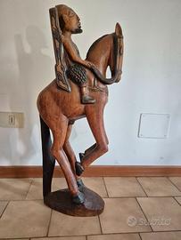 Scultura in legno massello intarsiata a mano
