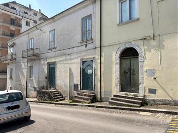 5 LOCALI A VENAFRO