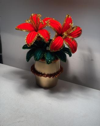 Vaso con fiori natalizi