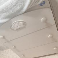 Culla e mobile fasciatoio con vasca per bagnetto