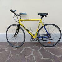 bici da corsa trasformata da strada