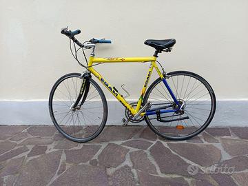 bici da corsa trasformata da strada