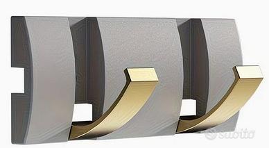 Appendiabiti da parete con ganci pieghevoli.