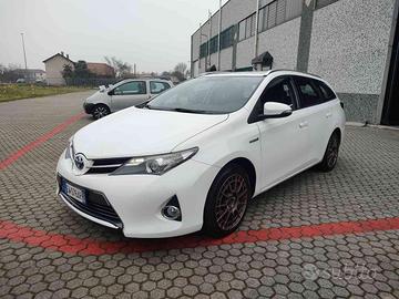 TOYOTA Auris Touring Sports 1.8 Hybrid Lounge