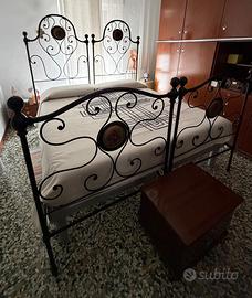 Letto matrimoniale in ferro battuto smaltato