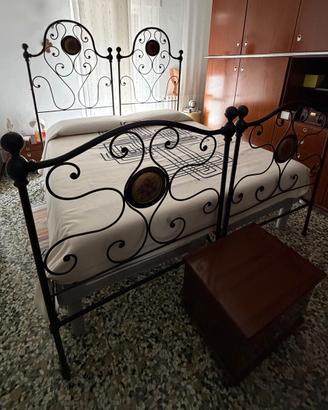 Letto matrimoniale in ferro battuto smaltato