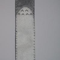 Segnalibro in pannolenci grigio Totoro. 