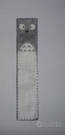 Segnalibro in pannolenci grigio Totoro. 