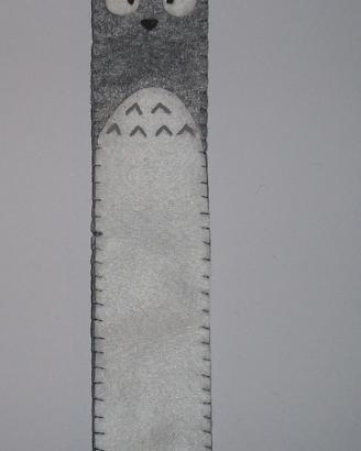 Segnalibro in pannolenci grigio Totoro. 