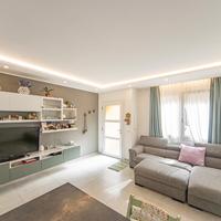 Luminoso trivano biservizi con cortile privato