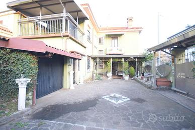VILLA SINGOLA A SEREGNO