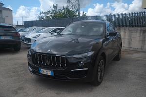 Maserati Levante MHEV 330 CV AWD GT full blackTett