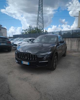 Maserati Levante MHEV 330 CV AWD GT full blackTett