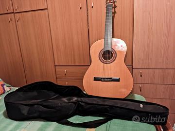 Chitarra classica con custodia (Nuova mai usata)