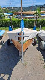 Barca a vela in legno Vaurien