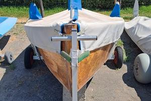 Barca a vela in legno Vaurien