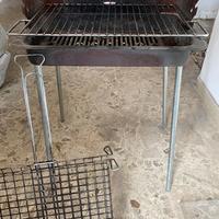 Barbecue portatile a carbonella
