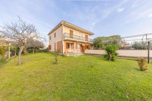 3 LOCALI A ZAGAROLO