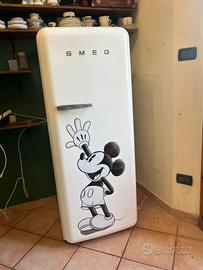 Frigorifero SMEG edizione con grafica Mickey Mouse