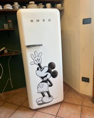 Frigorifero SMEG edizione con grafica Mickey Mouse
