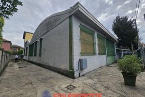 Immobile di 460 m² con 5 locali a Limbiate