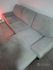divano 3 posti con chaise lounge.