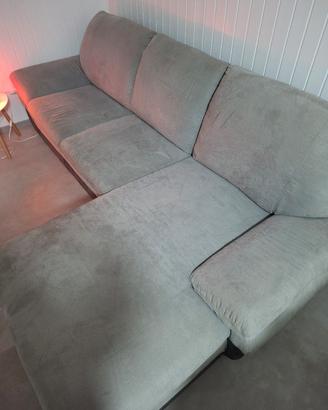 divano 3 posti con chaise lounge.